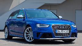 Настройкой звука выхлопа в Audi RS4 занимались специалисты профессиональной звукозаписывающей студии.